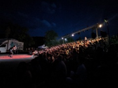 Le spectacle de merde 76 * 4624 x 3472 * (2.84MB)